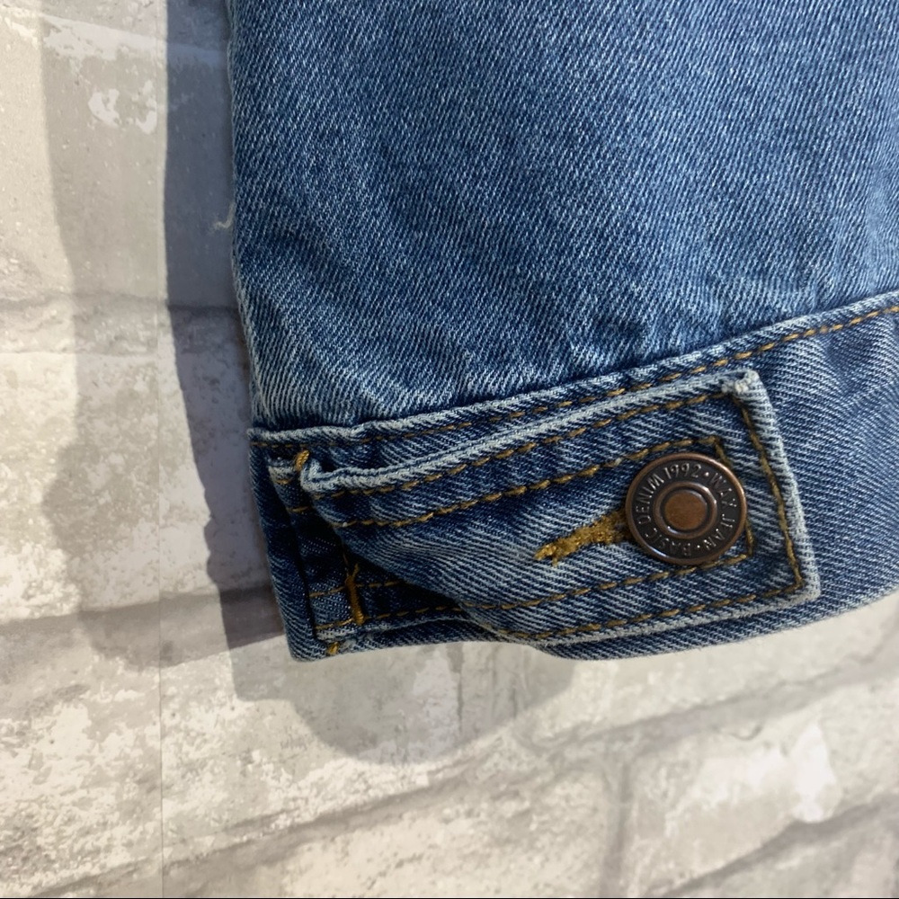 WAX JEAN. DENIM JACKET. FLORAL EMBROIDERY. 100% COTTON. MEDIUM WASH. SZ MEDIUM - Picture 10 of 11